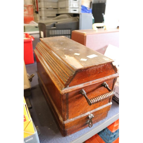 287 - Singer sewing machine in wooden case