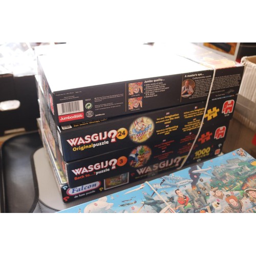 333 - 6 jigsaws & 2 jigsaw cases