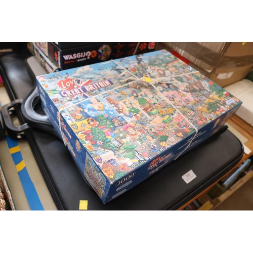 333 - 6 jigsaws & 2 jigsaw cases