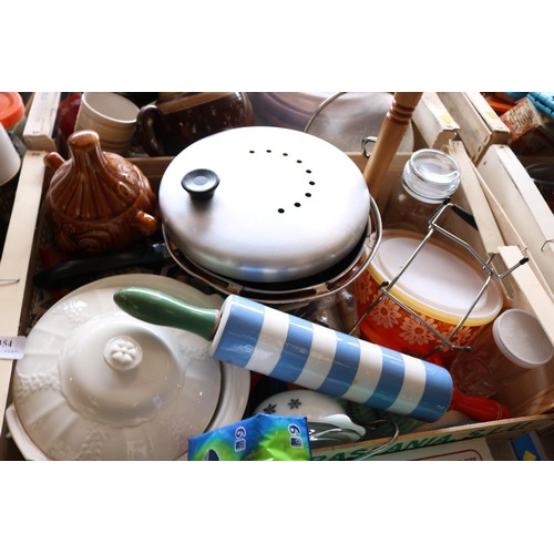 354 - Qty of kitchen ware, vintage kitchenalia & some crockery