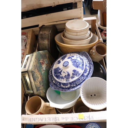 354 - Qty of kitchen ware, vintage kitchenalia & some crockery