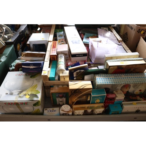 358 - Qty of vintage boxed gifts