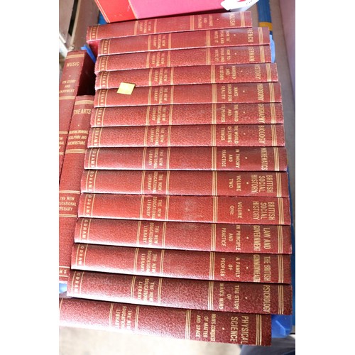 370 - Volumes of books 'The New Educational Library' & pictorial knowledge