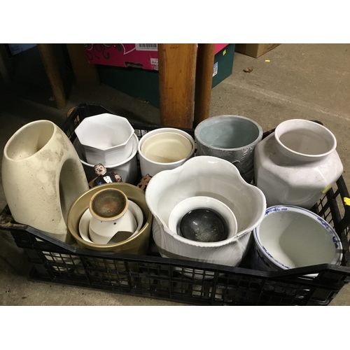 339A - Box of planters, vases, candle holders