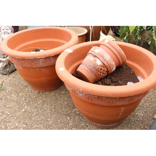 42 - 5 teracotta pots (various sizes)