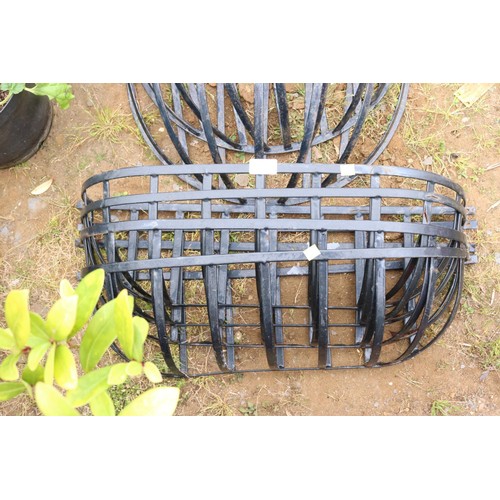 47 - 5 x wrought iron wall plant holders & 1 plant stand