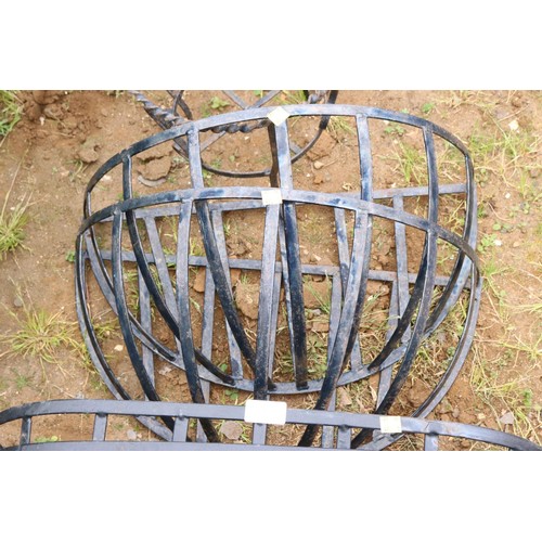 47 - 5 x wrought iron wall plant holders & 1 plant stand