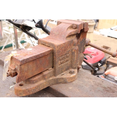 57 - Old work bench with large vice