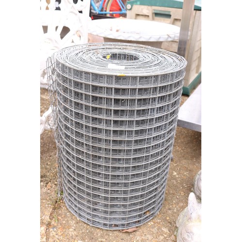 61 - Roll of galvanised welded wire mesh, 2 x 1' mesh hole