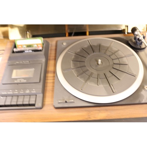 79 - Antique record player & 2 speakers - warranted until 12 noon Tuesday following the above sale