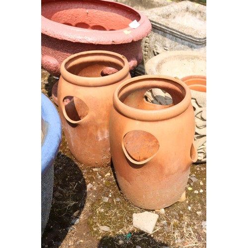 34 - Price & Bristow gin barrel & 4 other plant pots