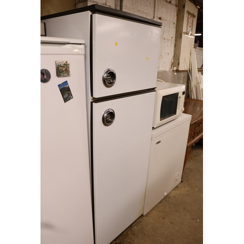 92 - Hotpoint ice diamond fridge freezer - warranted until 12 noon Tuesday following the above sale