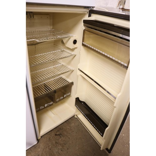 92 - Hotpoint ice diamond fridge freezer - warranted until 12 noon Tuesday following the above sale