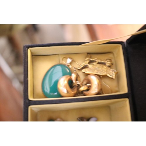 497 - Jewellery box, incl brooches, owl, earrings, etc