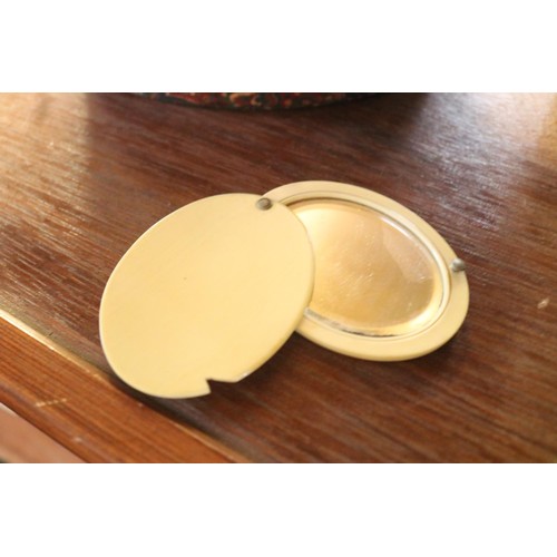 497 - Jewellery box, incl brooches, owl, earrings, etc