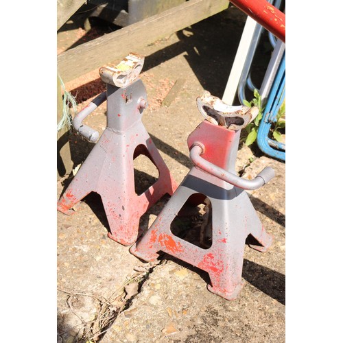 17 - 2 car jacks