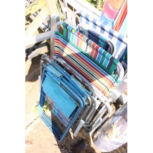 19 - Various folding garden chairs, wind break & trolley