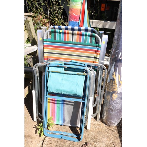 19 - Various folding garden chairs, wind break & trolley