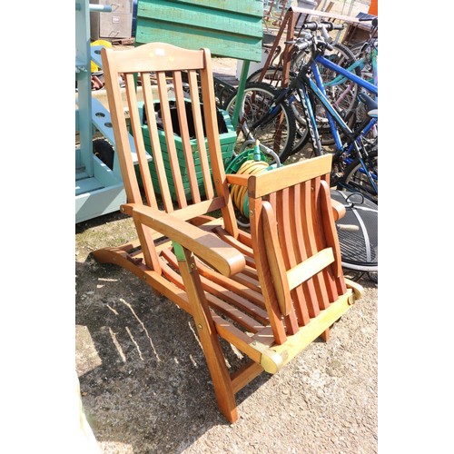 80 - Wooden garden lounger with cushion