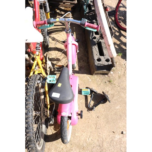 92 - Pink bike & stabilisers