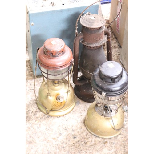 107A - 3 x Hurricane paraffin lamps