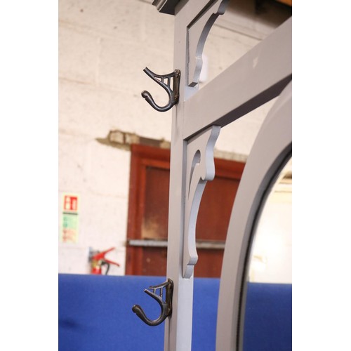 667 - Coat stand