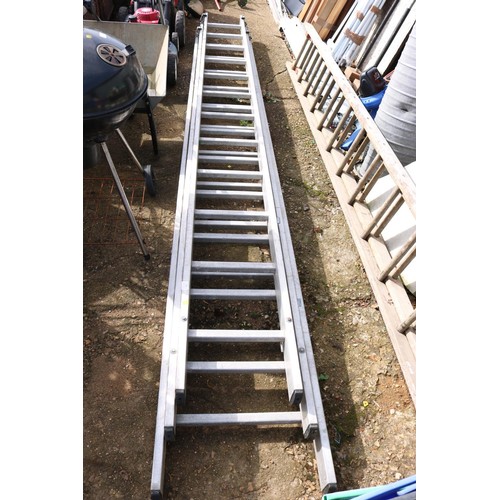 15 - Large triple extension ladder