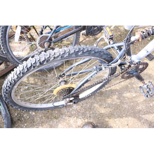 25 - Trax Mountain bike