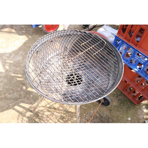 104 - Round charcoal, barbecue