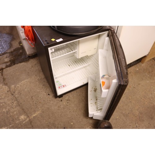 123 - Electrolux small fridge - warranted until 12 noon Tuesday following the above sale