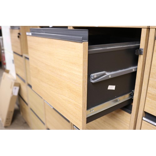 131 - 4 drawer filing cabinet with key