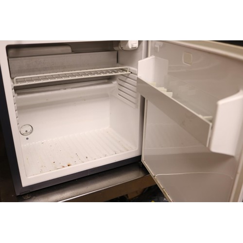 133 - Electrolux mini bar - warranted until 12 noon Tuesday following the above sale