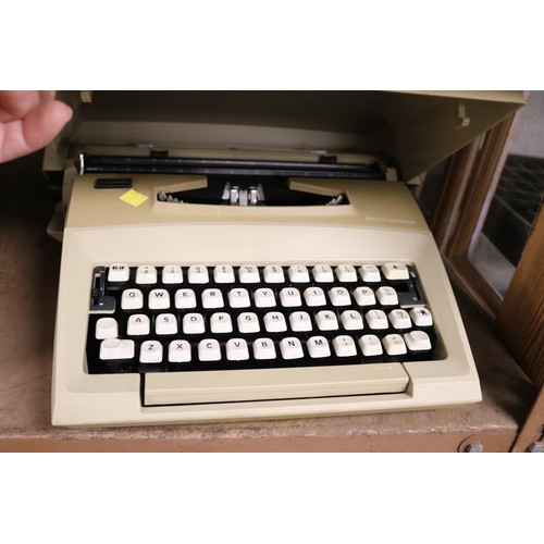 150 - courier typewriter