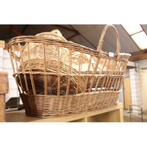 385 - Selection of 7 baskets, incl Moses