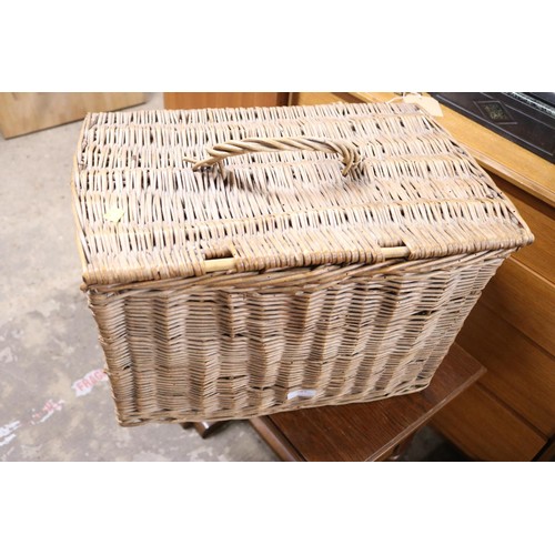 387 - Small wicker basket