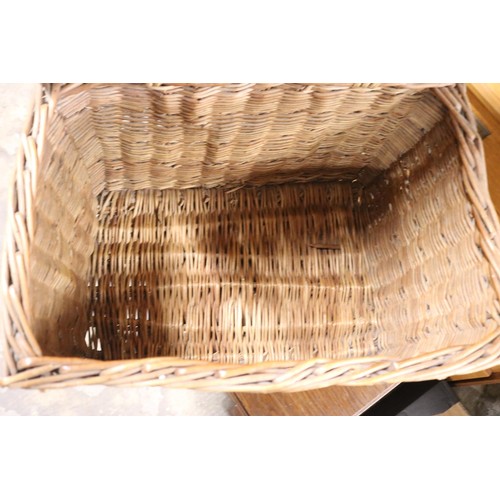 387 - Small wicker basket