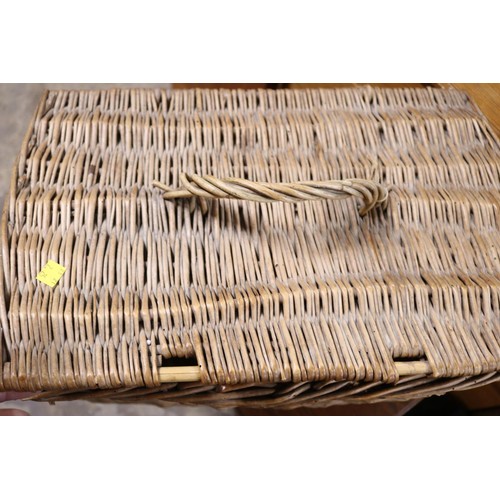 387 - Small wicker basket