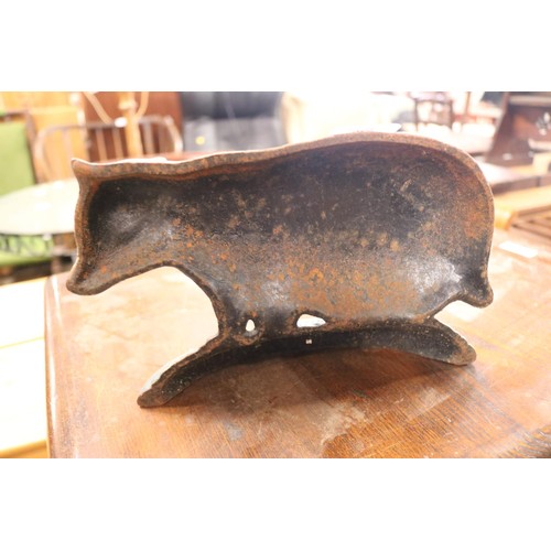 396 - Cast iron badges doorstop