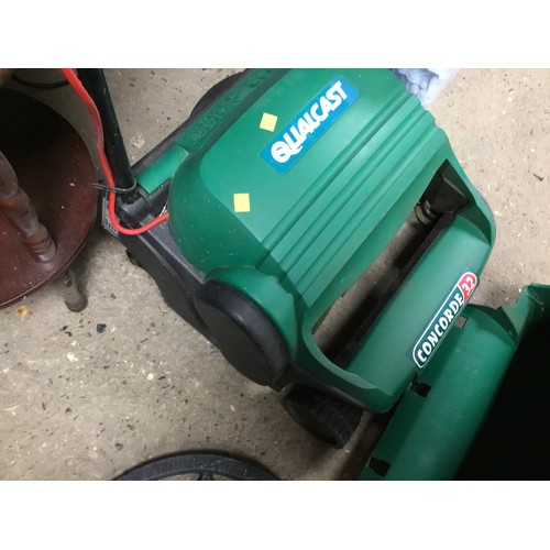 109A - Qualcast cylinder mower - warranted until 12 noon Tuesday following the above sale