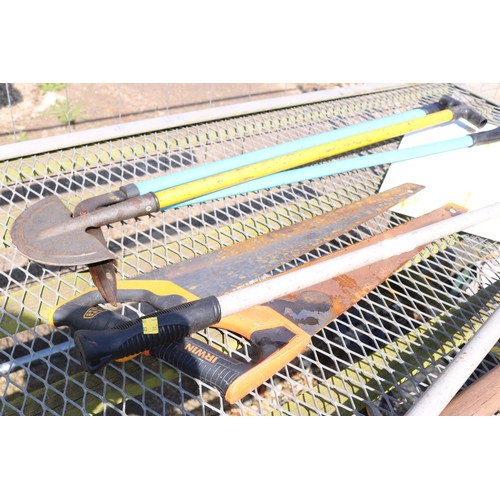 16 - Selection of garden tools