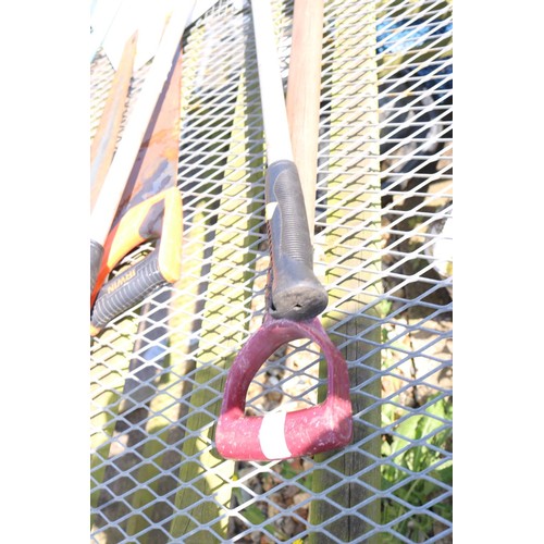 16 - Selection of garden tools