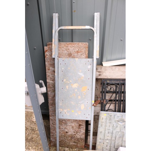 5 - Metal adjustable step