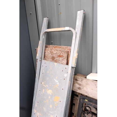 5 - Metal adjustable step