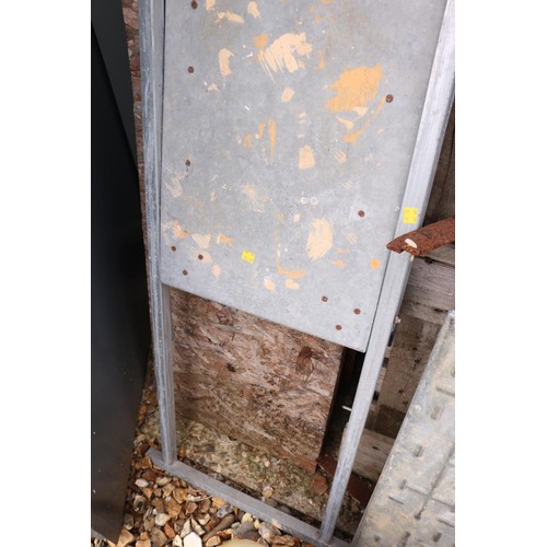 5 - Metal adjustable step