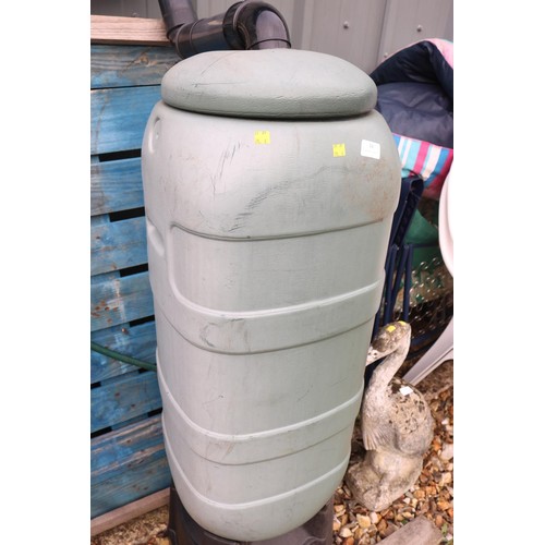 10 - Water butt & stand