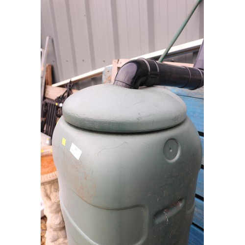 10 - Water butt & stand