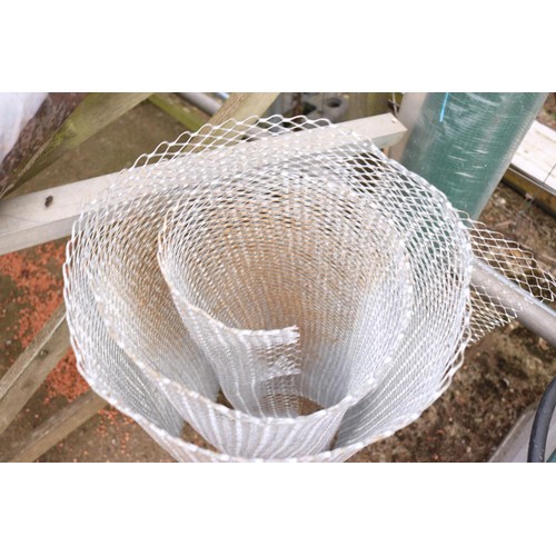 18 - Brand new roll of green shading/netting & roll of galvanised mesh