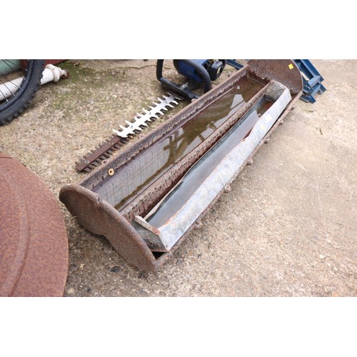 33 - Cast iron trough feeder & 1 other