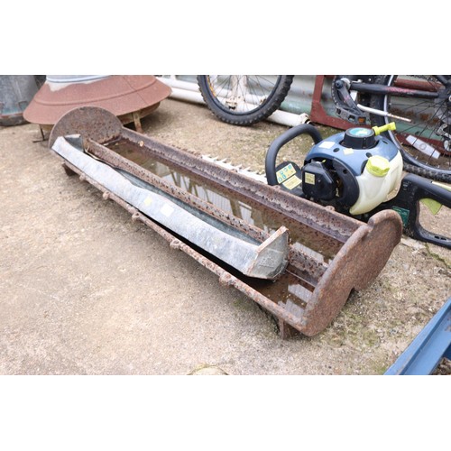33 - Cast iron trough feeder & 1 other