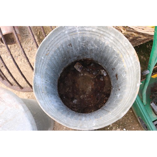 52 - Galvanised dust bin